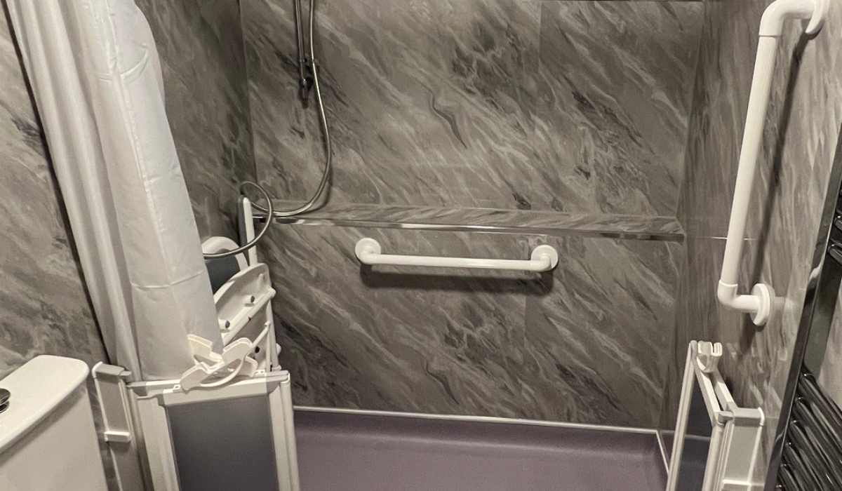 Image of a wetroom with disability aids